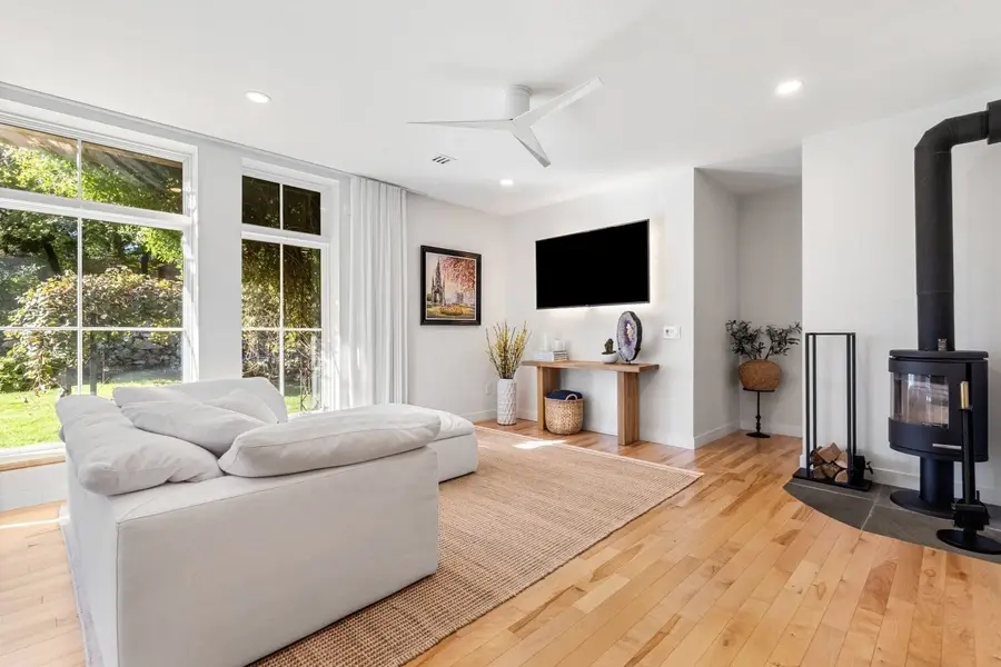 108 Kilby St, Hingham, MA 02043 - #3