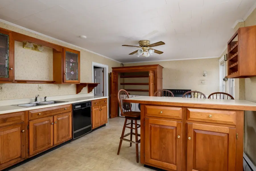 50 Pleasant St, Barre, MA 01005 - #2
