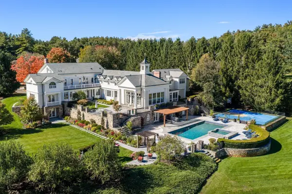 55 Captain Miles Ln, Concord, MA 01742