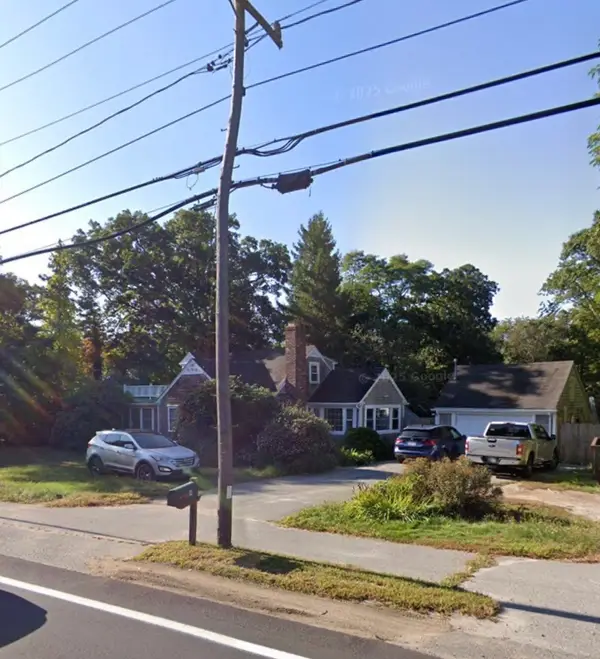 84 Main St, Mashpee, MA 02649