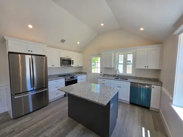 87 Acapesket Rd #3B, Falmouth, MA 02536