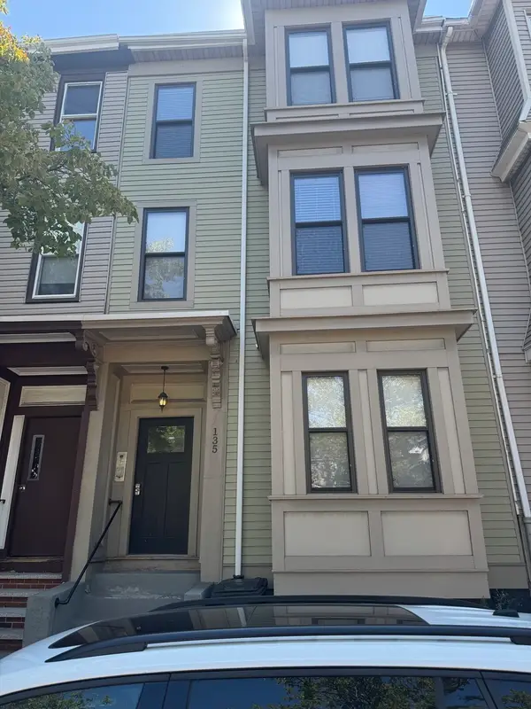 135 Havre St #1, Boston, MA 02128