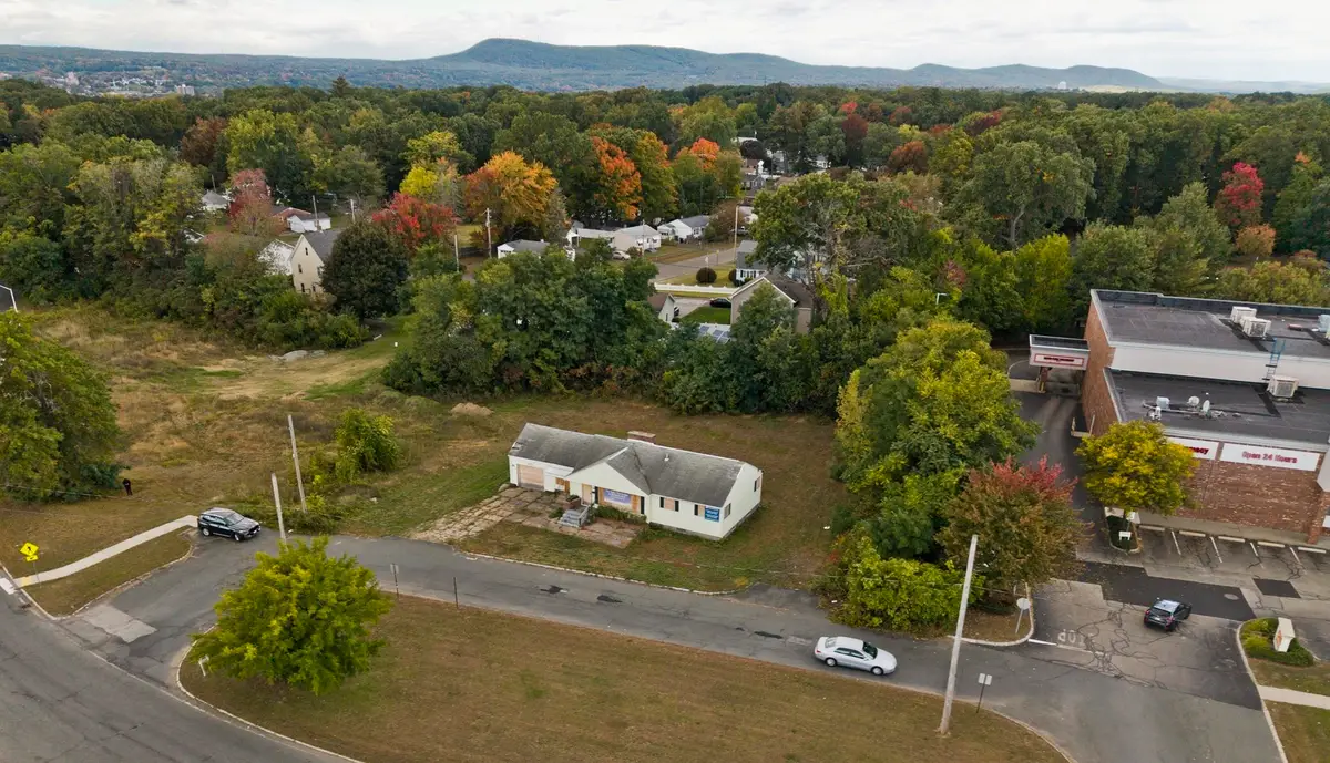 523 James St, Chicopee, MA 01020 - #1