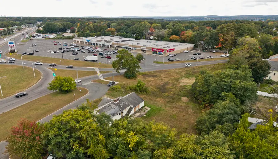 523 James St, Chicopee, MA 01020 - #3