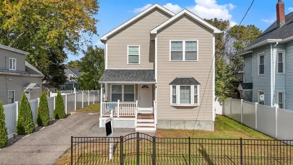 11 Blossom St, Lowell, MA 01852