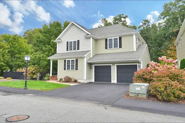 55 Surrey Ln #55, East Bridgewater, MA 02333