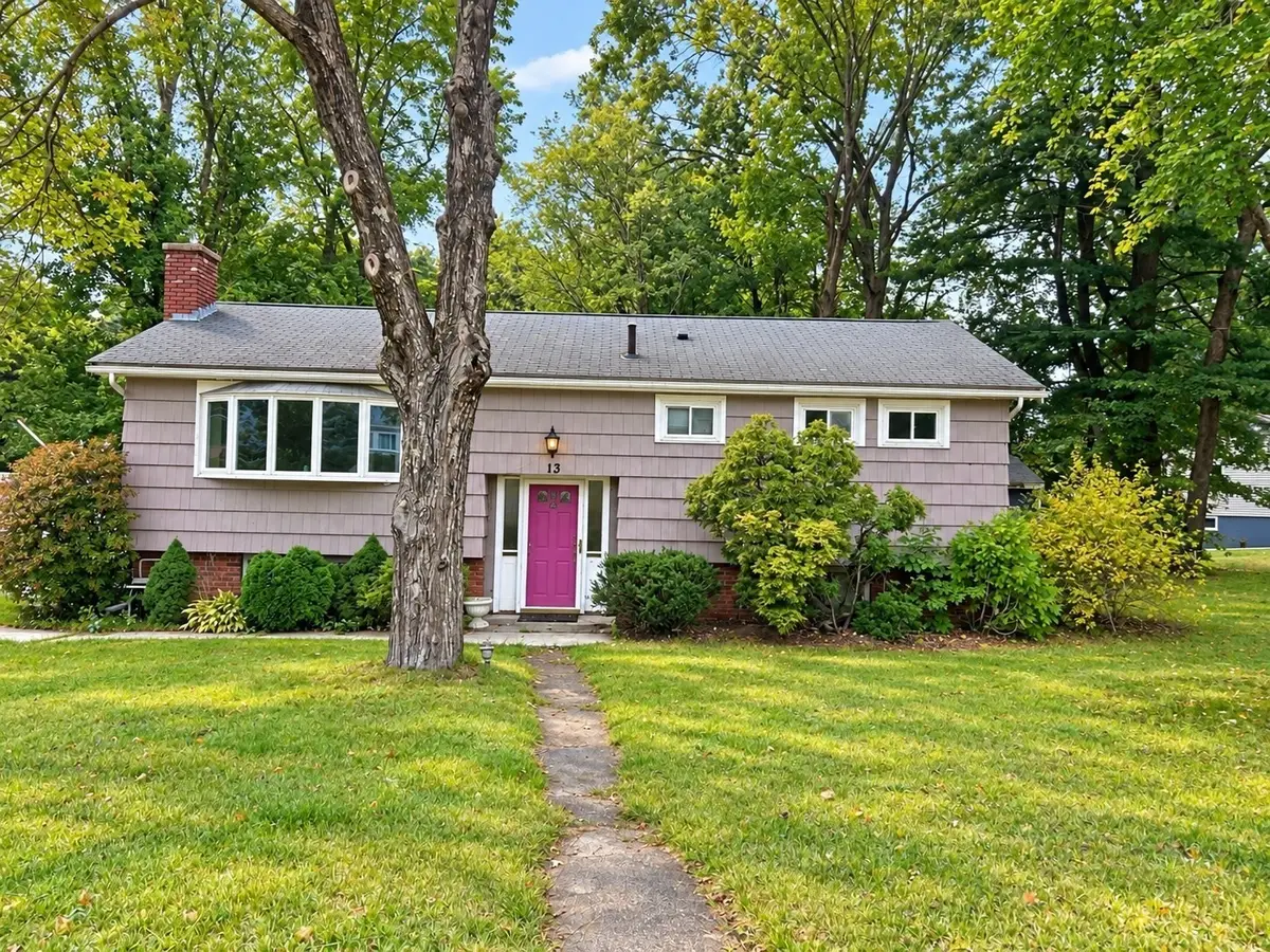 13 Lee Cir, Hudson, MA 01749 - #1