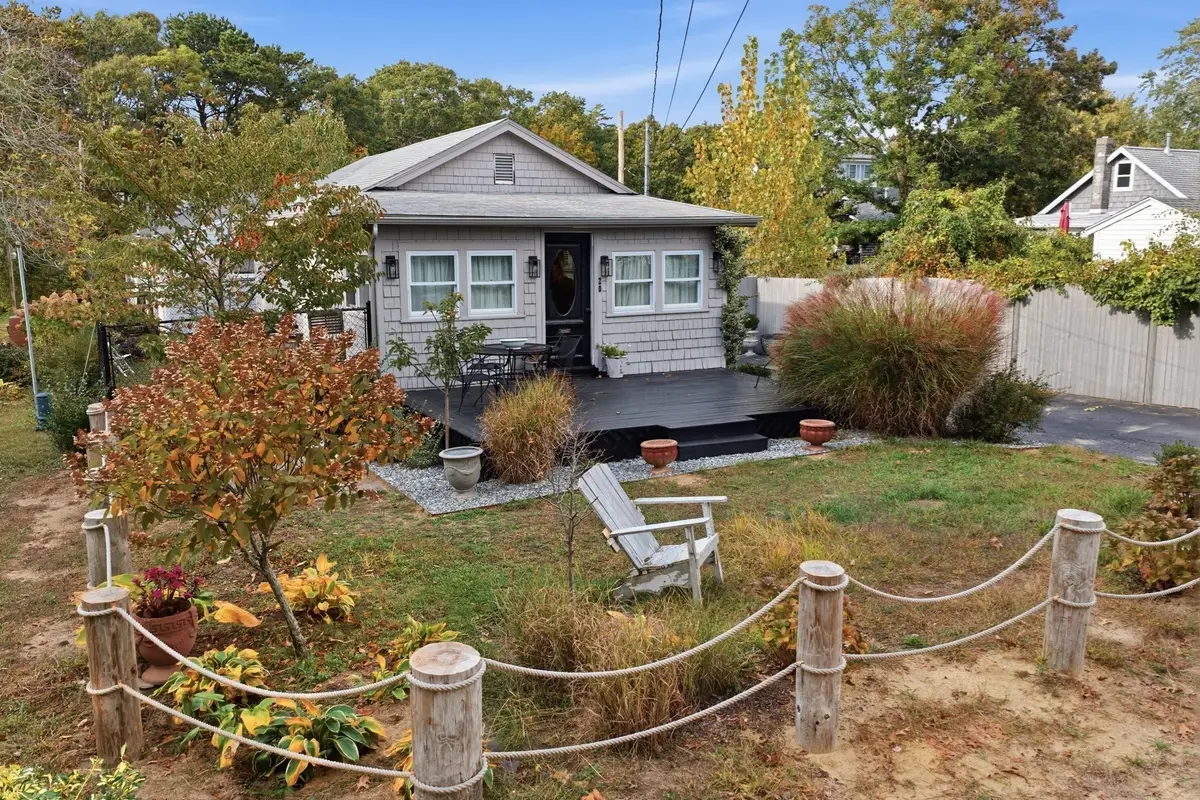 20 Fairbanks St, Wareham, MA 02571 - #1