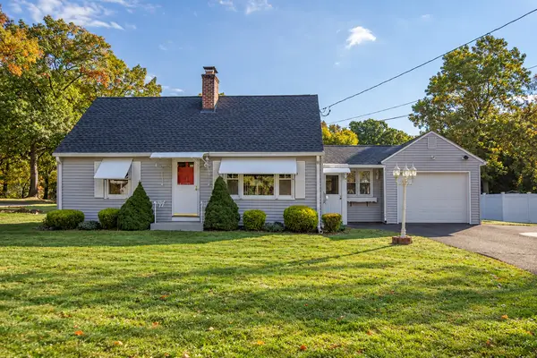 65 Ridgeway Dr, Agawam, MA 01030