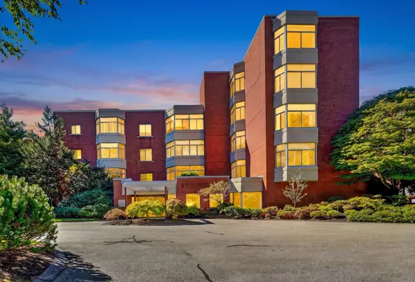 99 Florence St #10-5B, Newton, MA 02467