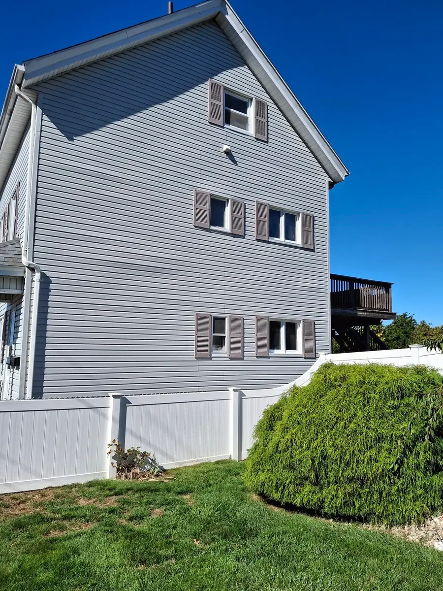 30 Riverview St, Fall River, MA 02724 - #2