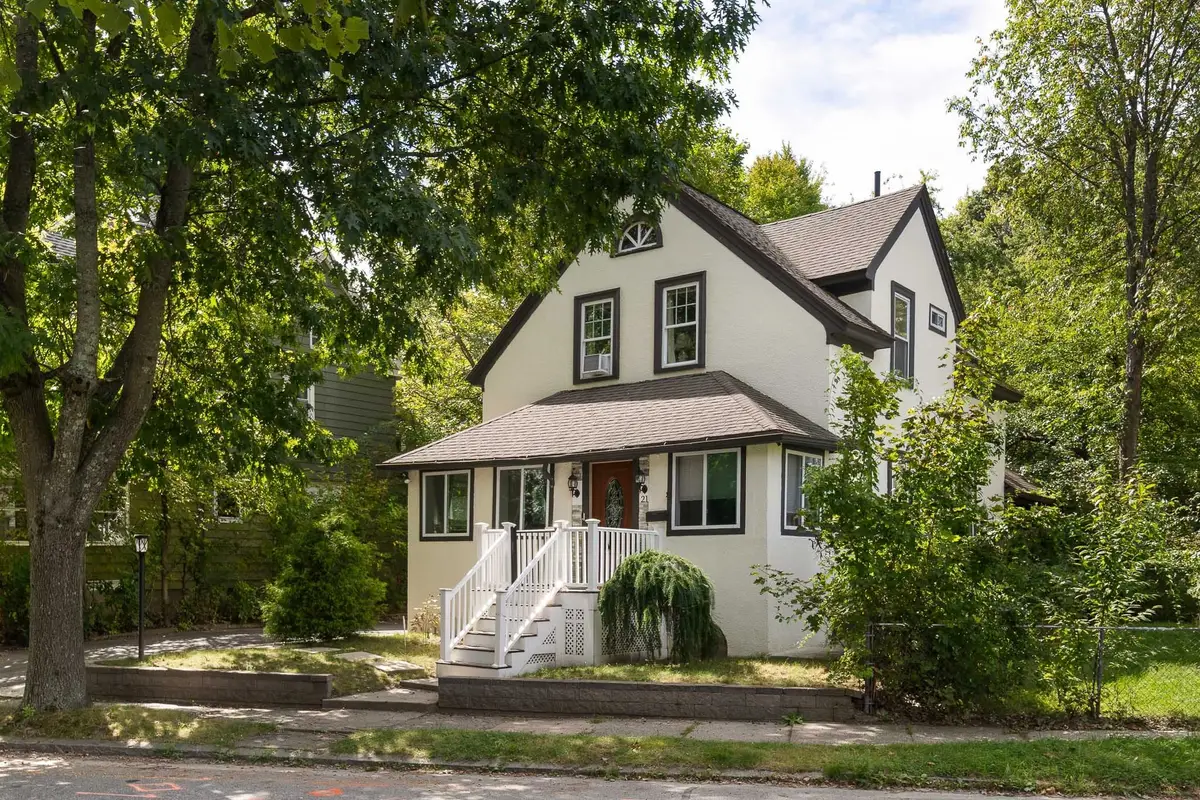 21 Englewood Ave, Worcester, MA 01603 - #1