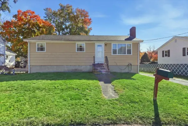 13 Horton St, Taunton, MA 02780