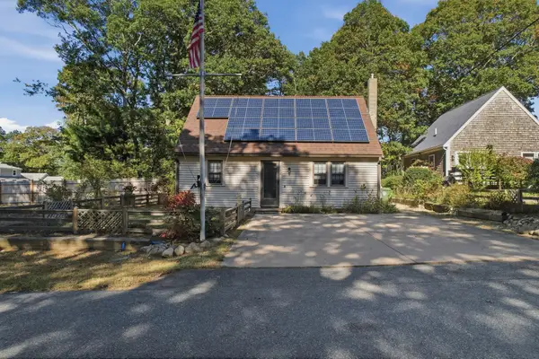 12 Avalon Dr, Falmouth, MA 02536