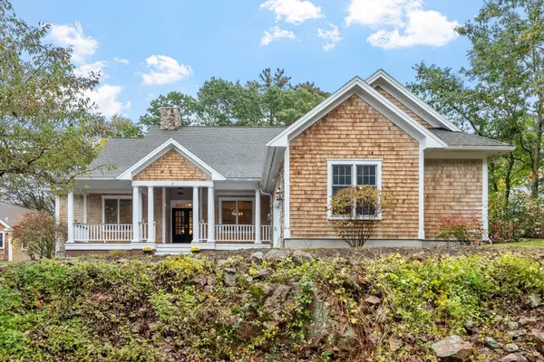 2 Greenbrier Rd,, Manchester, MA 01944