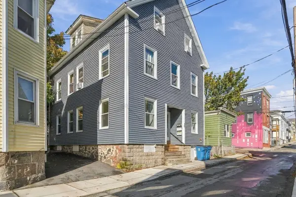 32 Park St, Salem, MA 01970