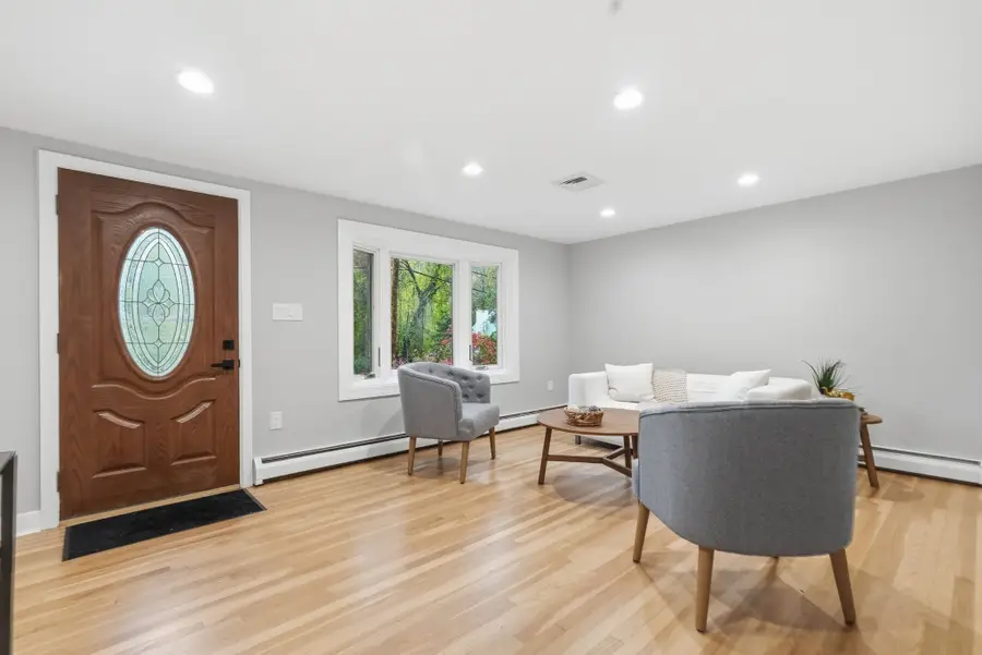83 Thurlow St, Georgetown, MA 01833 - #3