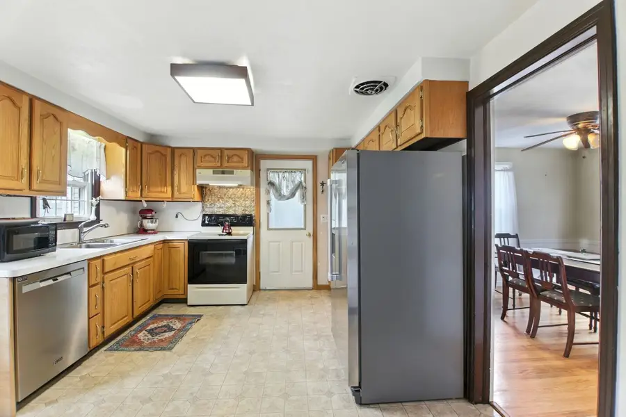 384 Abbott St, Springfield, MA 01118 - #2