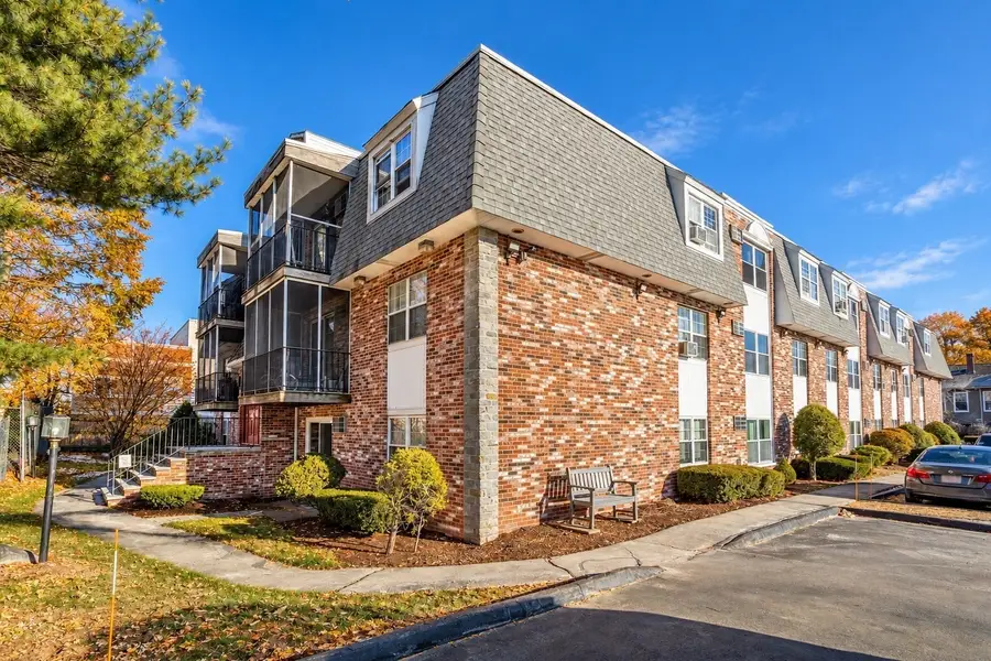 137 Pine St #2, Lowell, MA 01851 - #2