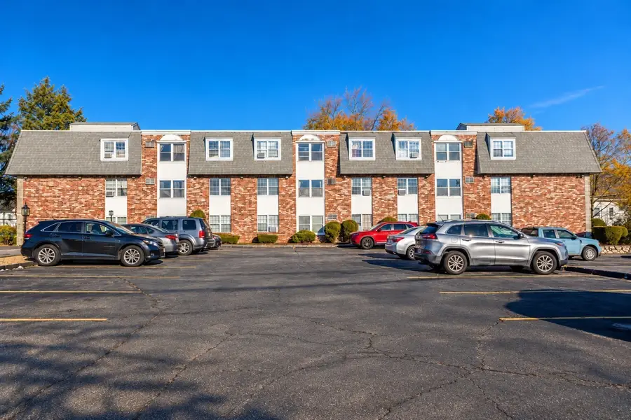 137 Pine St #2, Lowell, MA 01851 - #3