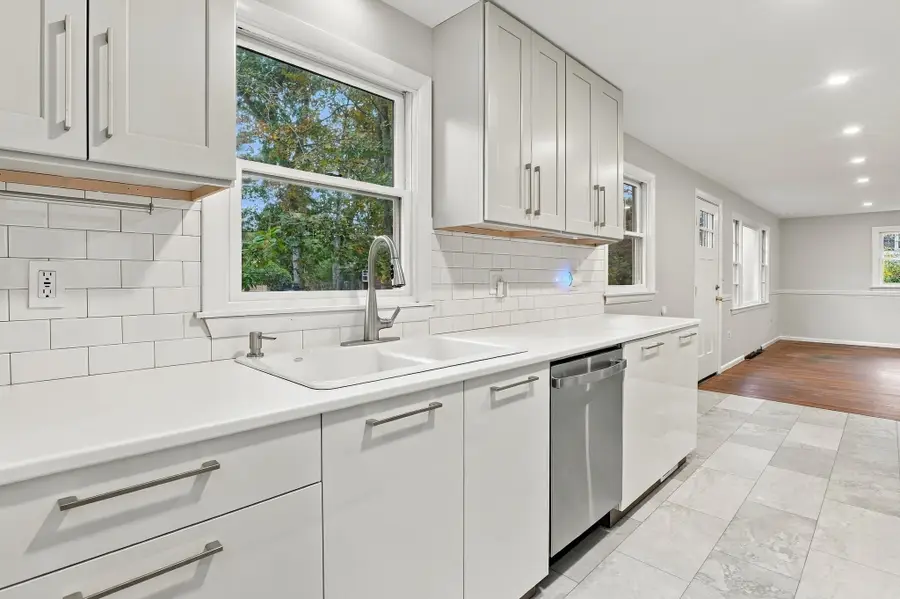 5 White Pine Ln, Kingston, MA 02364 - #3