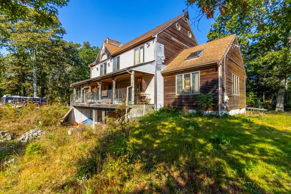 31 Quashnet Rd, Mashpee, MA 02649