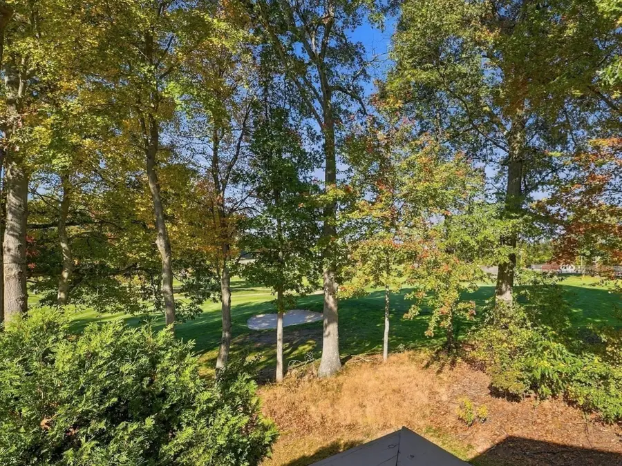 692 Wolf Swamp Rd, Longmeadow, MA 01106 - #2