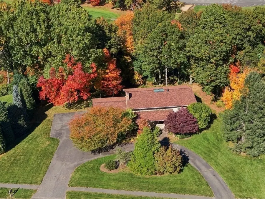 692 Wolf Swamp Rd, Longmeadow, MA 01106 - #3