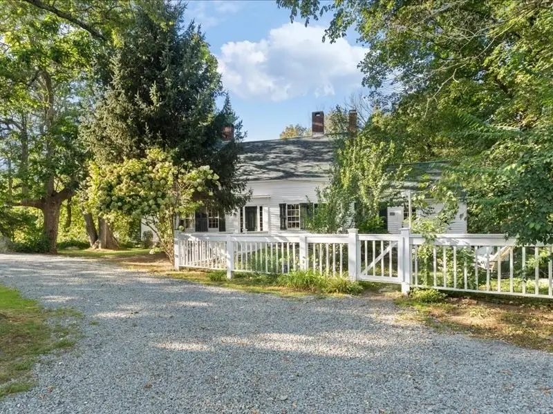 1015 Hortonville Rd, Swansea, MA 02777 - #2