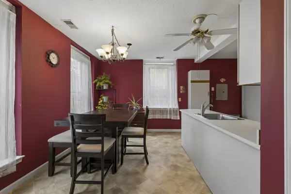104 Hartford Ave E #1, Uxbridge, MA 01569