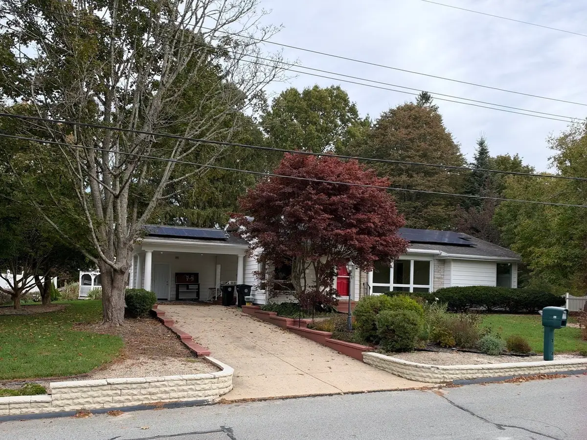 25 Wayne Memorial Dr, Dartmouth, MA 02747 - #1