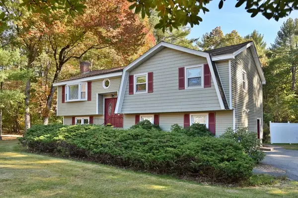 1 Wagon Dr, North Reading, MA 01864
