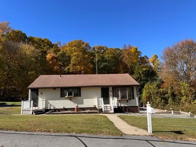 24 Woodland St, Millbury, MA 01527 - #3