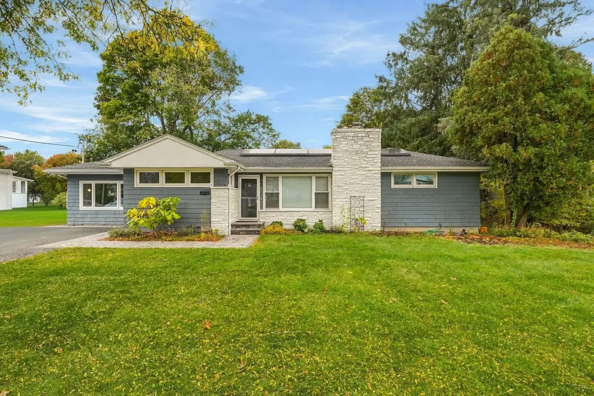 655 Gardners Neck Rd, Swansea, MA 02777 - #1