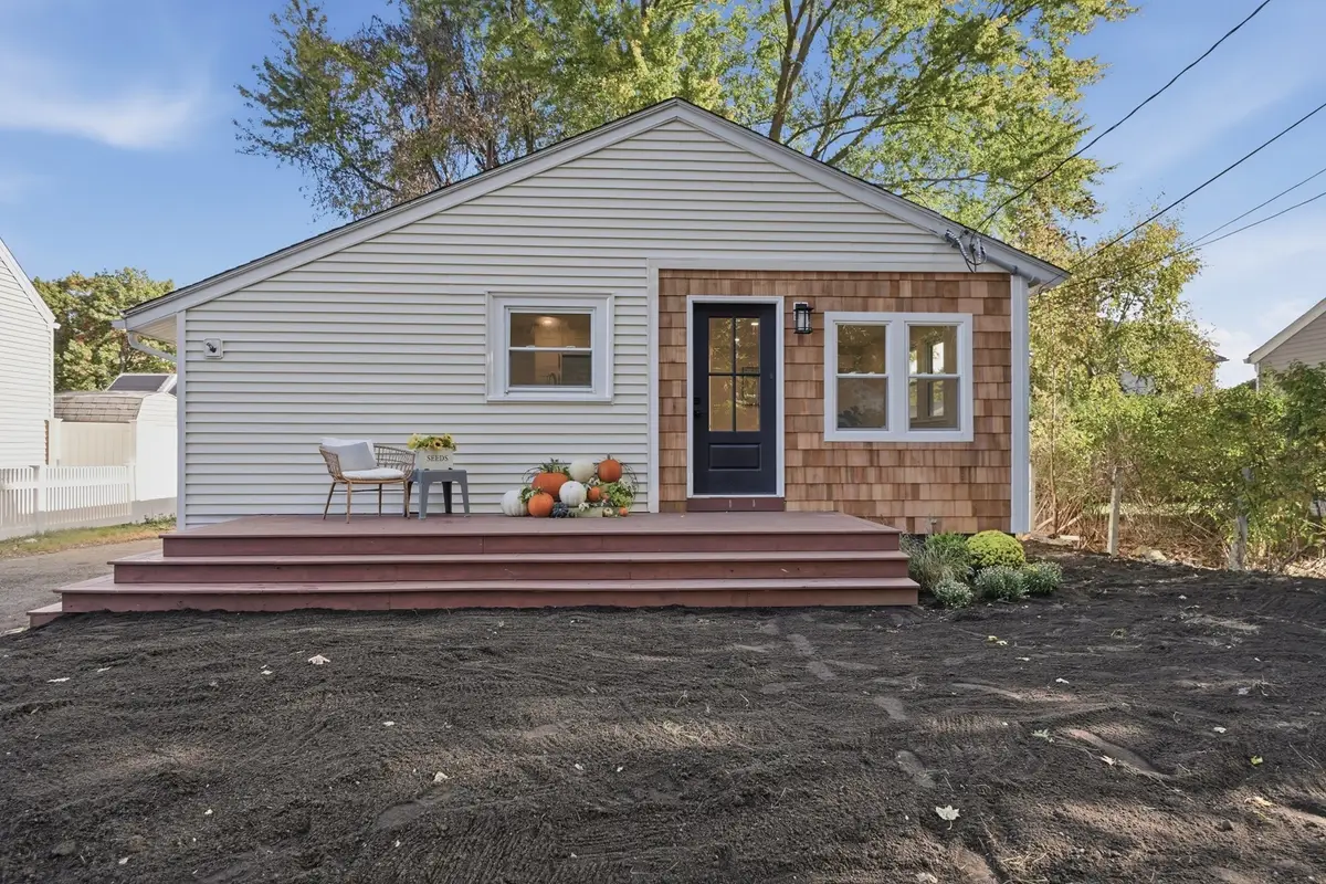 19 1/2 Lillian St, Woburn, MA 01801 - #1
