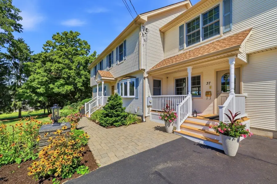 37 Upland Rd, Holyoke, MA 01040 - #3