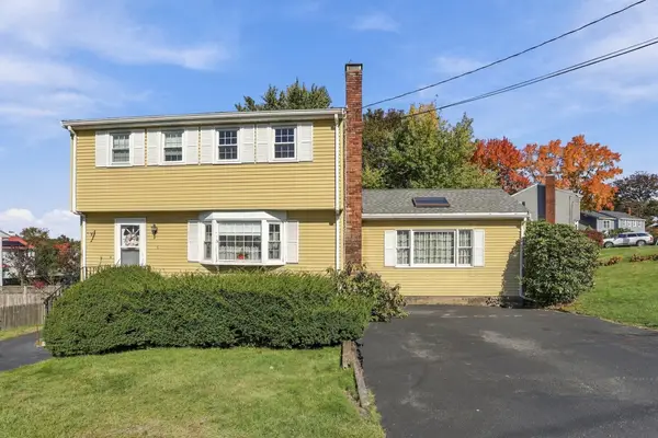 6 Exeter Dr, Woburn, MA 01801