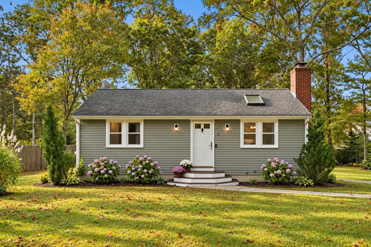 11 Regis, Falmouth, MA 02536 - #1