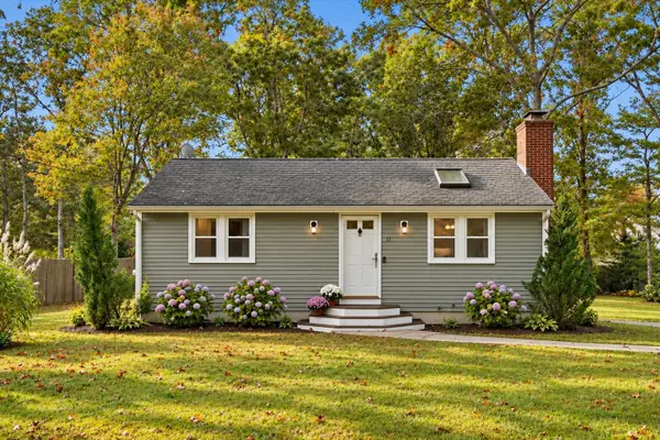 11 Regis, Falmouth, MA 02536