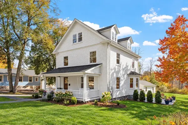 242 Lexington Rd, Concord, MA 01742