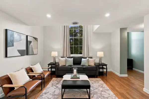 35 Flint Street #201, Salem, MA 01970