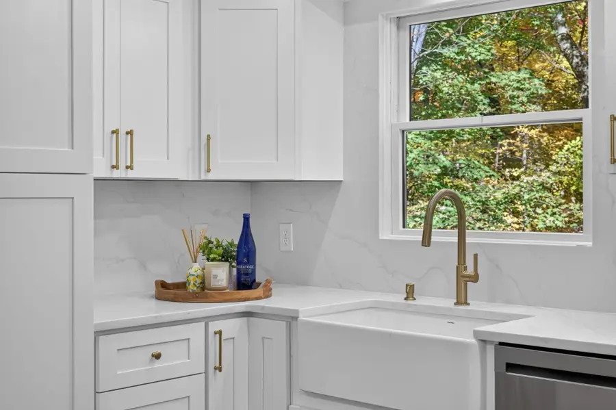 7 Hillcrest Dr, Chelmsford, MA 01824 - #2