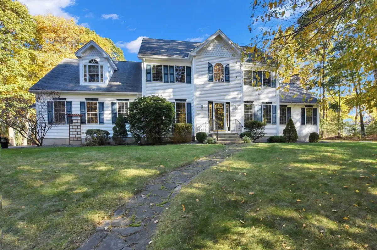 2 Fairway View Dr, Douglas, MA 01516 - #1