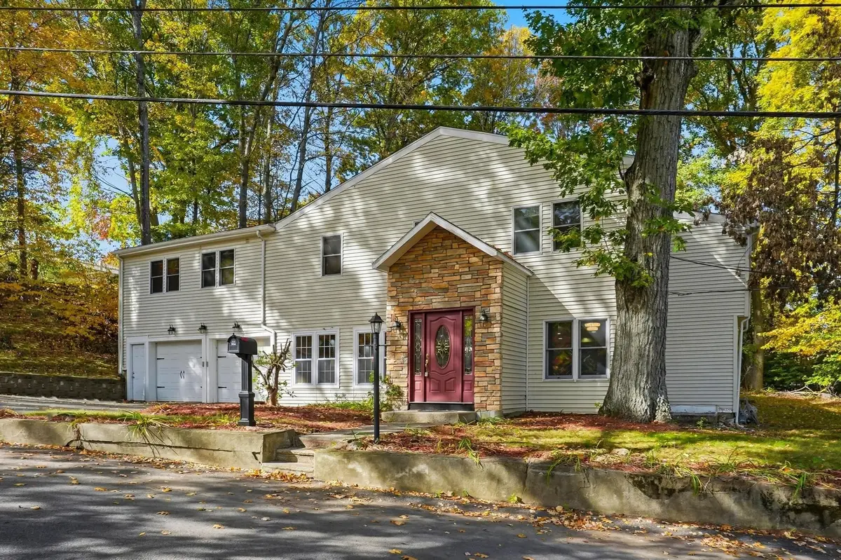 17 Pathwood Ave, Burlington, MA 01803 - #1