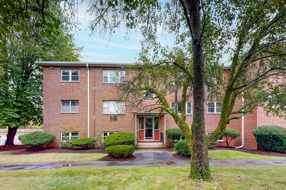 89 Walnut St #5, Newton, MA 02460 - #1