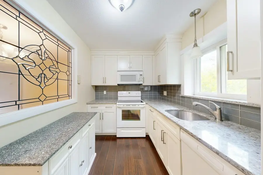 89 Walnut St #5, Newton, MA 02460 - #3