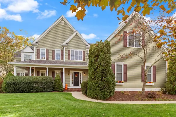 185 Riverside Dr, Wrentham, MA 02093