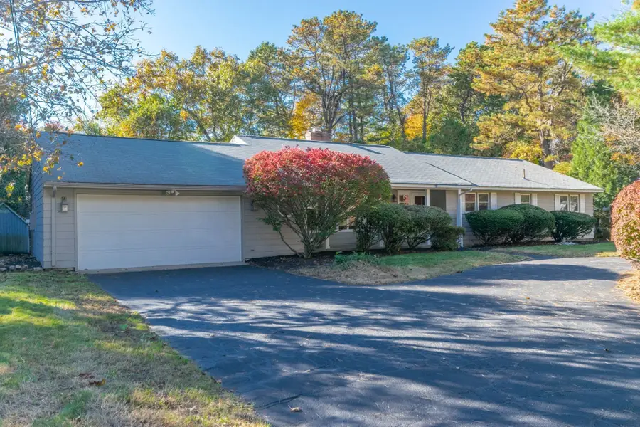 194 Redfern Dr, Longmeadow, MA 01106 - #2