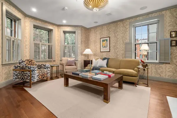 4 West Hill Place #4, Boston, MA 02114