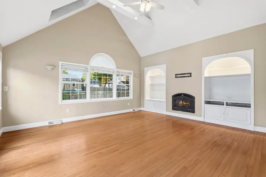 37 Jordan St, Beverly, MA 01915 - #3